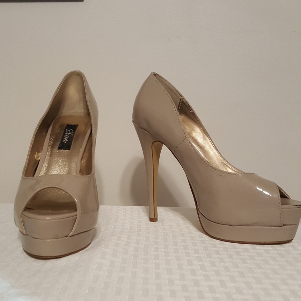 **SPRING CLEANOUT** High heel pumps